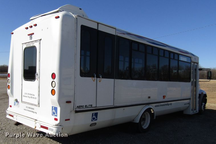 image for item DH8328 2006 International 3200 shuttle bus