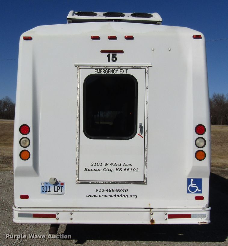 image for item DH8328 2006 International 3200 shuttle bus