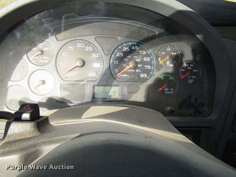 image for item DH8328 2006 International 3200 shuttle bus