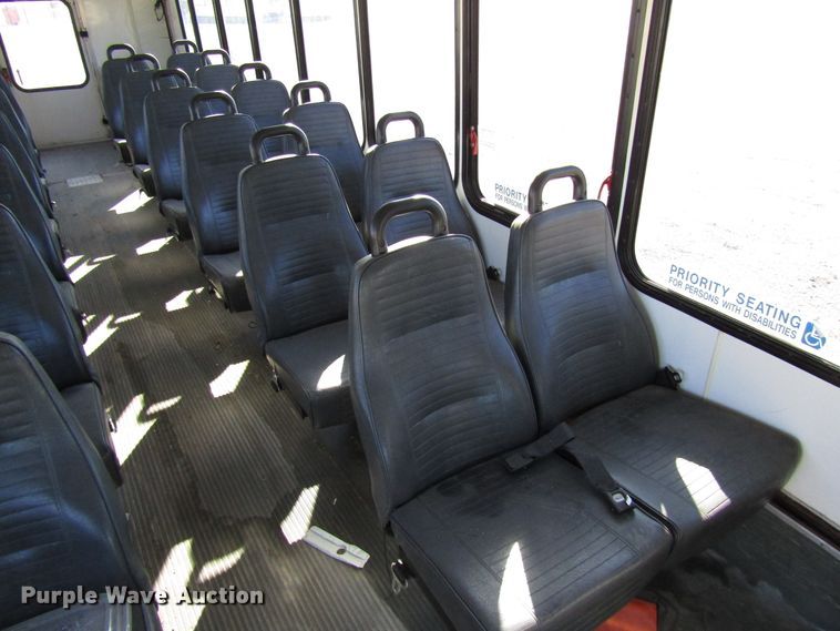 image for item DH8328 2006 International 3200 shuttle bus