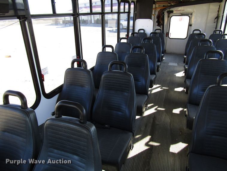 image for item DH8328 2006 International 3200 shuttle bus