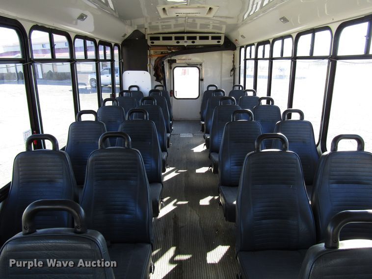 image for item DH8328 2006 International 3200 shuttle bus