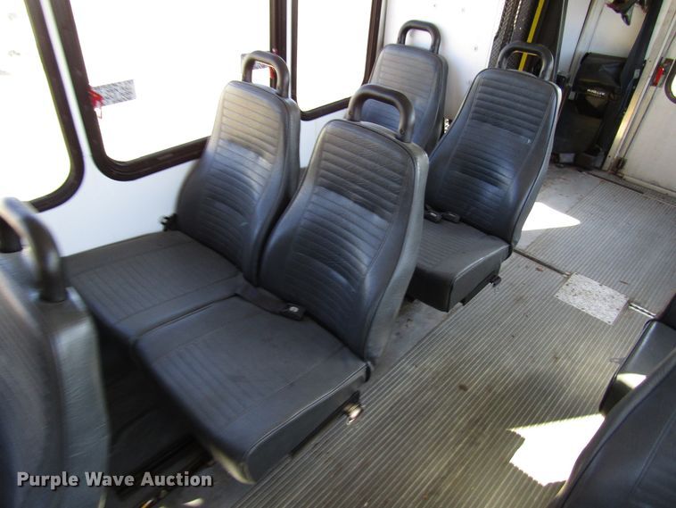 image for item DH8328 2006 International 3200 shuttle bus