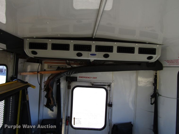 image for item DH8328 2006 International 3200 shuttle bus