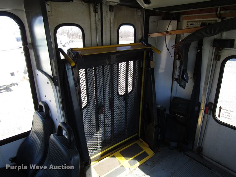 image for item DH8328 2006 International 3200 shuttle bus