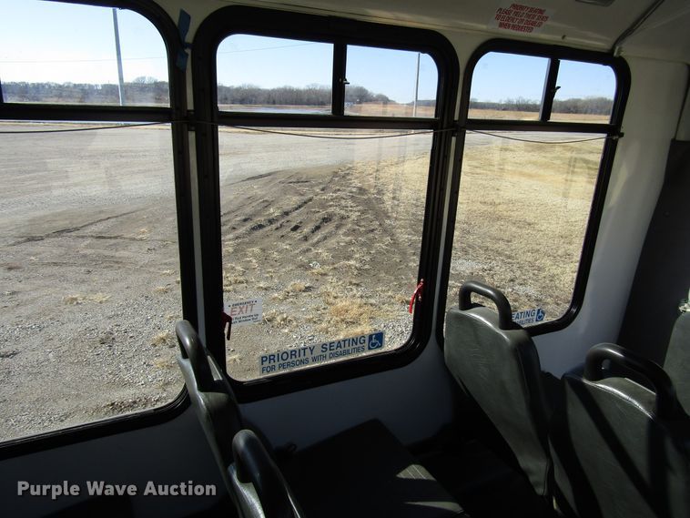 image for item DH8328 2006 International 3200 shuttle bus