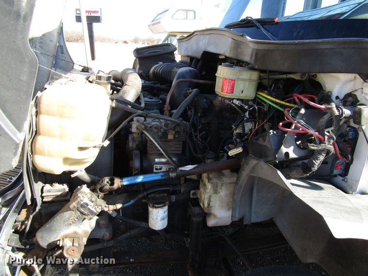 image for item DH8328 2006 International 3200 shuttle bus