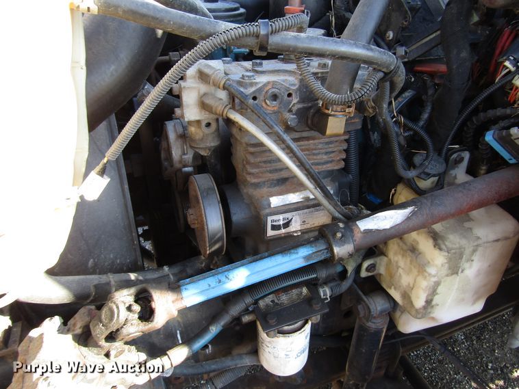 image for item DH8328 2006 International 3200 shuttle bus