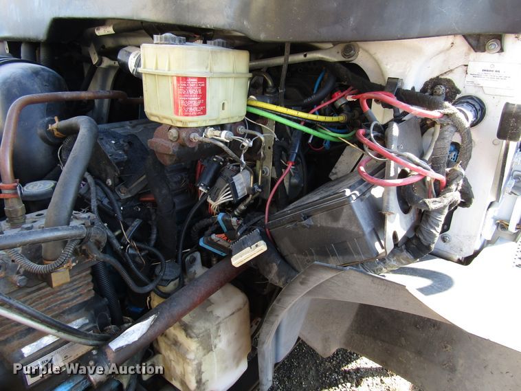 image for item DH8328 2006 International 3200 shuttle bus