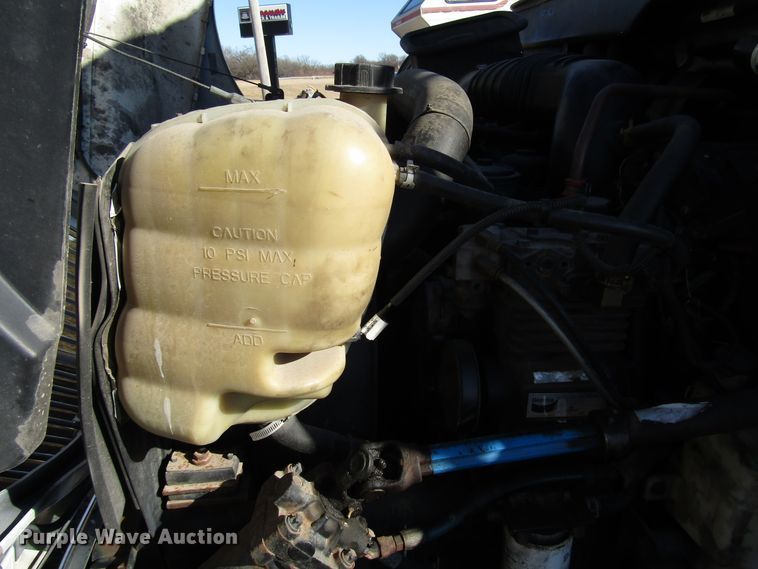 image for item DH8328 2006 International 3200 shuttle bus