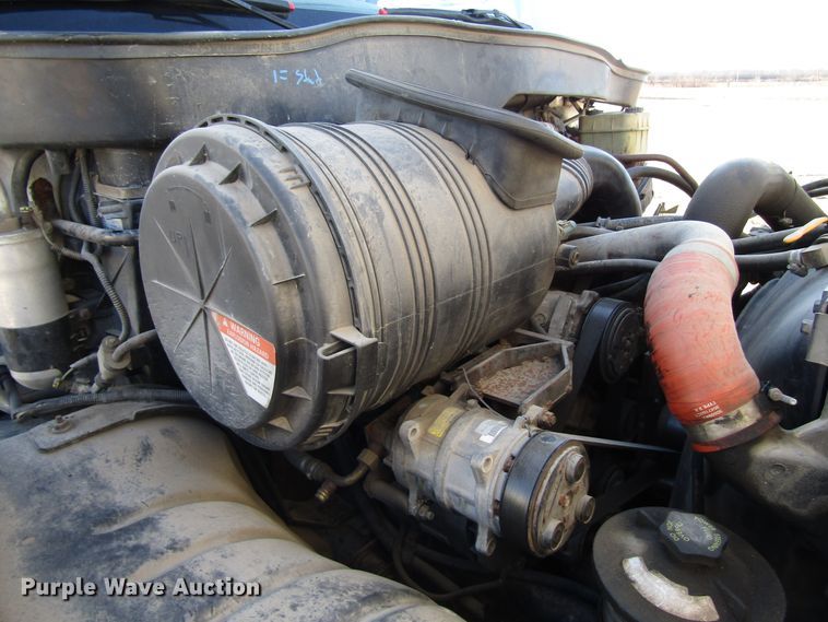 image for item DH8328 2006 International 3200 shuttle bus