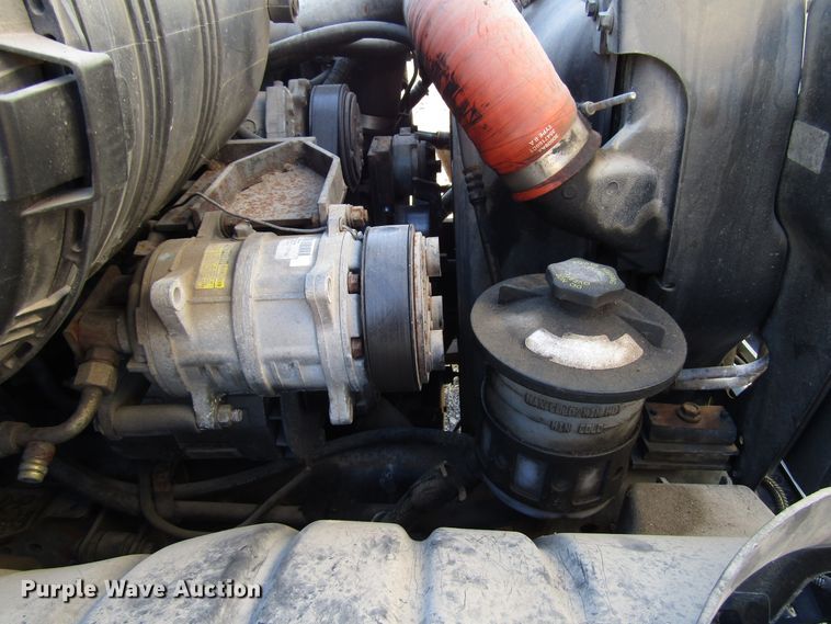 image for item DH8328 2006 International 3200 shuttle bus