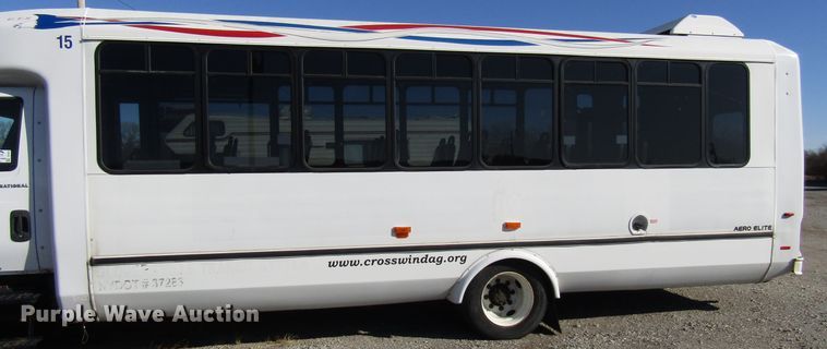 image for item DH8328 2006 International 3200 shuttle bus
