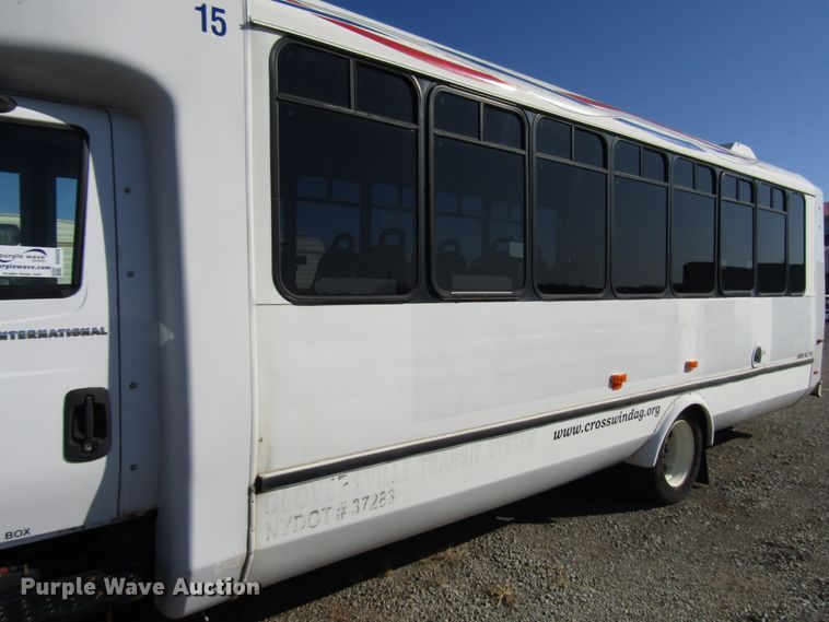 image for item DH8328 2006 International 3200 shuttle bus