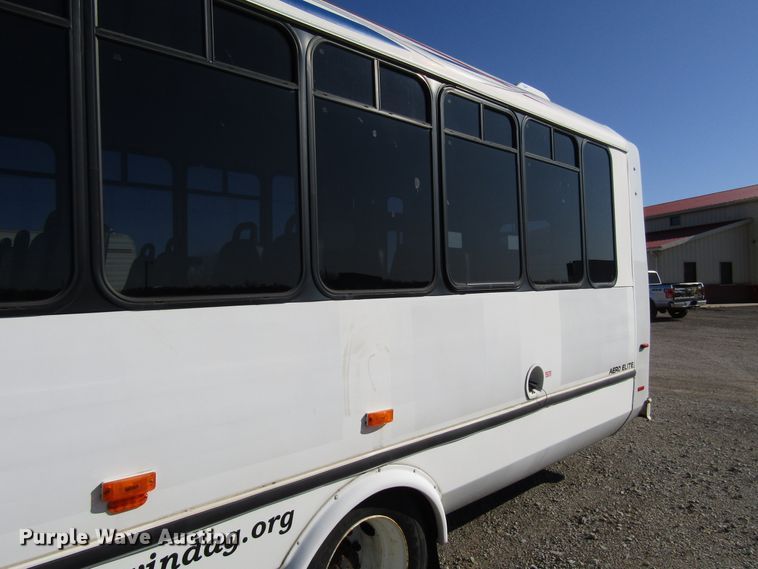image for item DH8328 2006 International 3200 shuttle bus