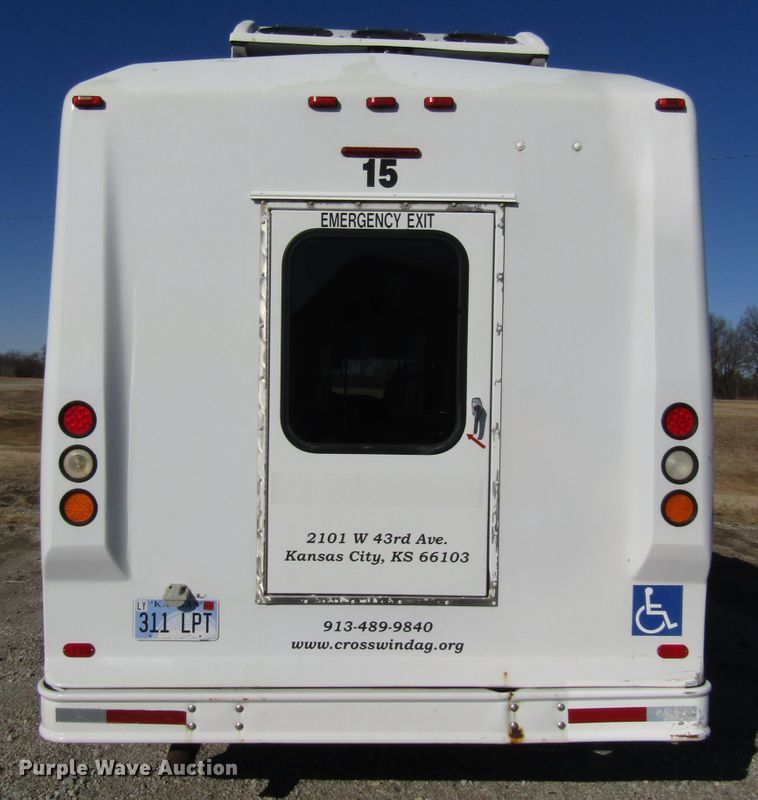 image for item DH8328 2006 International 3200 shuttle bus