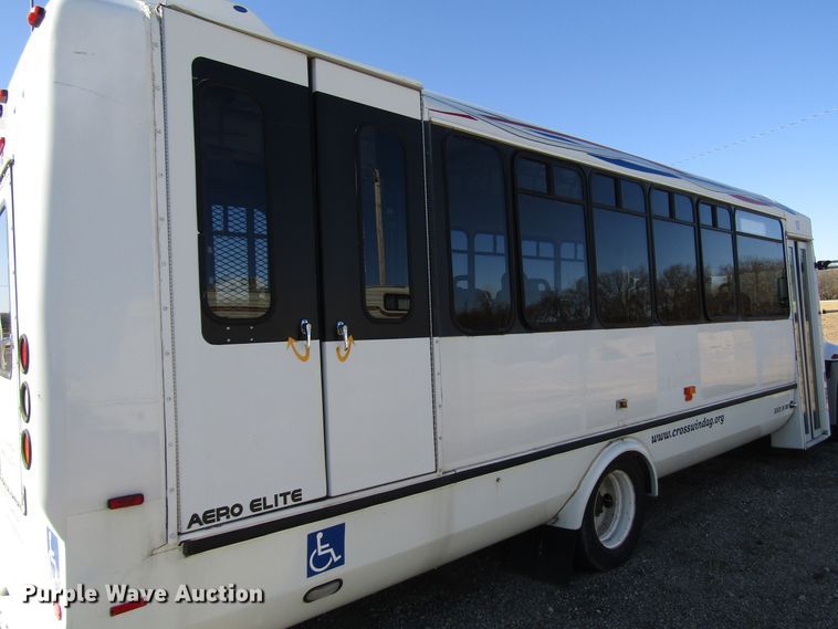 image for item DH8328 2006 International 3200 shuttle bus