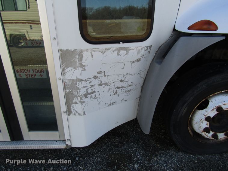 image for item DH8328 2006 International 3200 shuttle bus