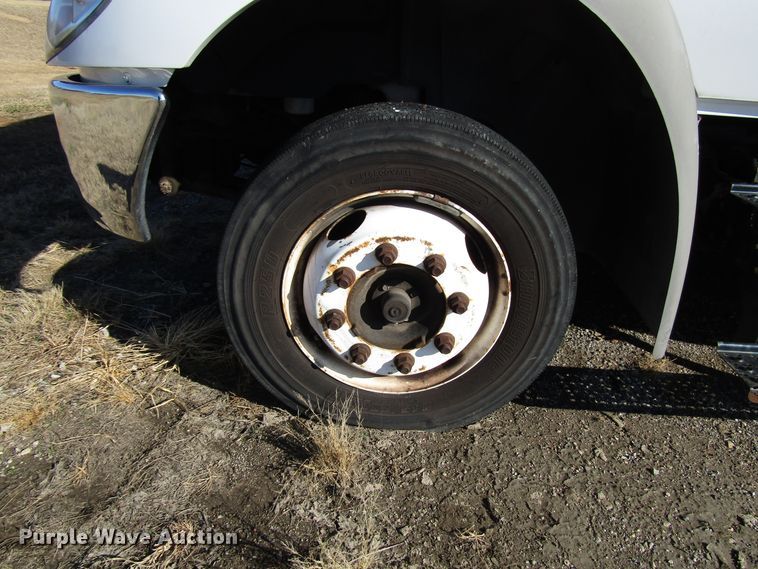 image for item DH8328 2006 International 3200 shuttle bus