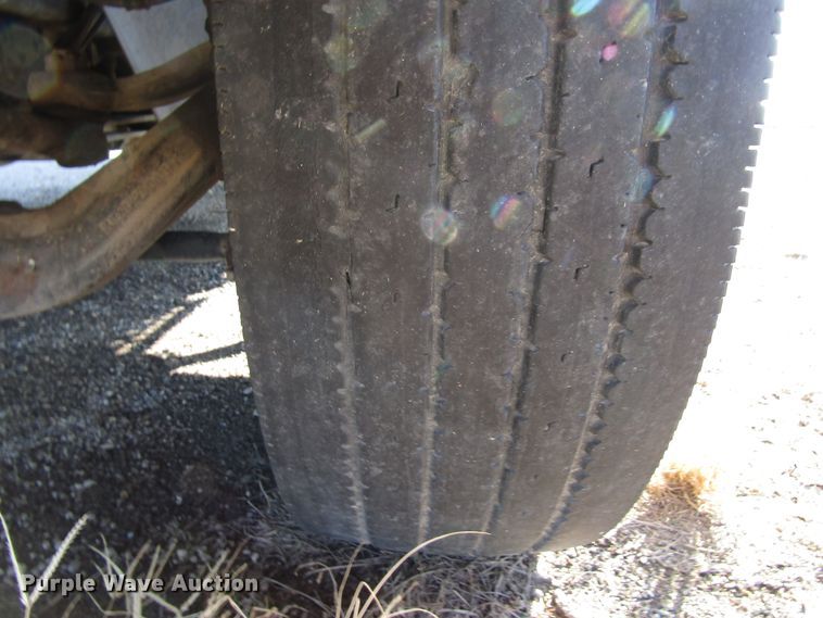 image for item DH8328 2006 International 3200 shuttle bus