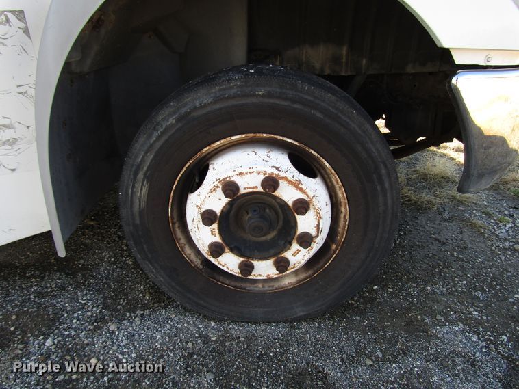 image for item DH8328 2006 International 3200 shuttle bus