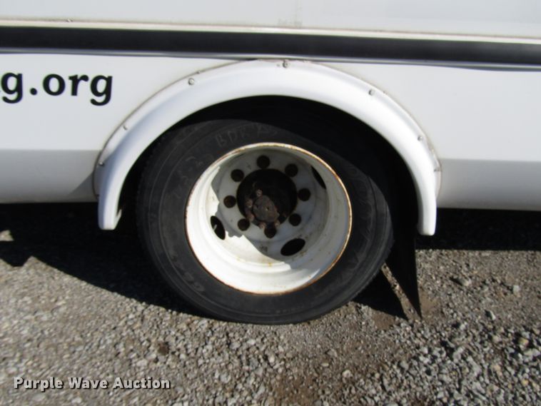 image for item DH8328 2006 International 3200 shuttle bus