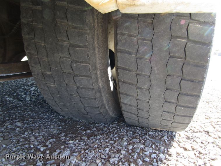 image for item DH8328 2006 International 3200 shuttle bus