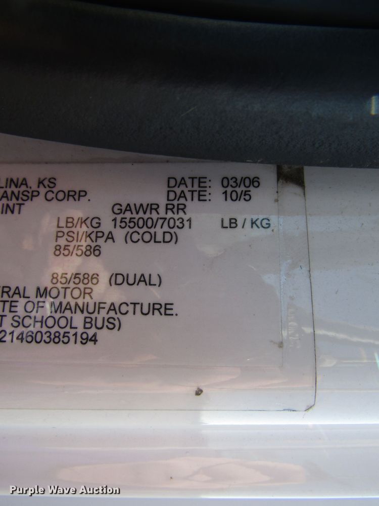 image for item DH8328 2006 International 3200 shuttle bus