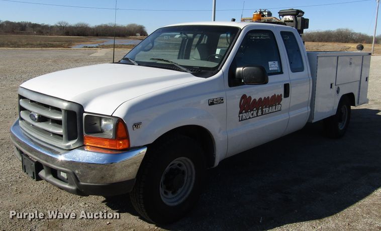 image for item DH8332 1999 Ford F250 Super Duty SuperCab utility bed pickup truck