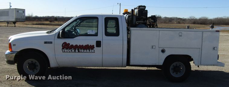 image for item DH8332 1999 Ford F250 Super Duty SuperCab utility bed pickup truck