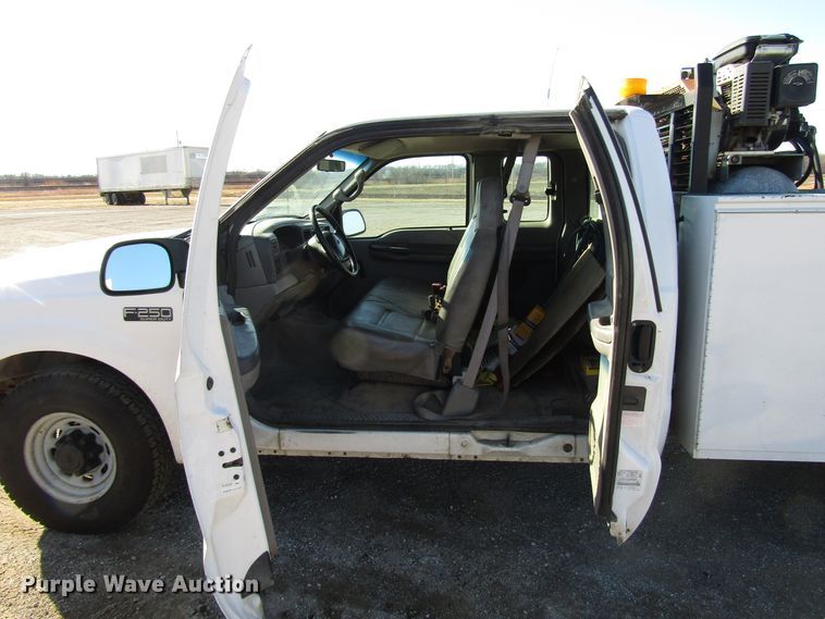 image for item DH8332 1999 Ford F250 Super Duty SuperCab utility bed pickup truck