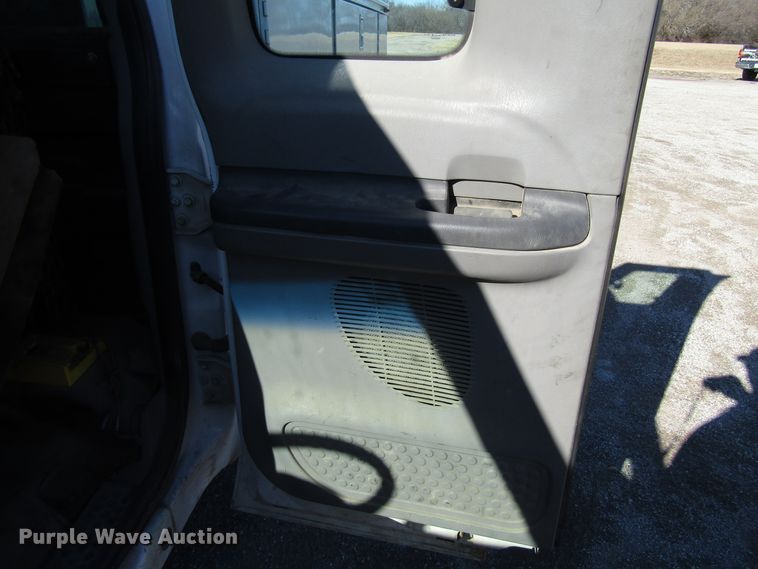 image for item DH8332 1999 Ford F250 Super Duty SuperCab utility bed pickup truck