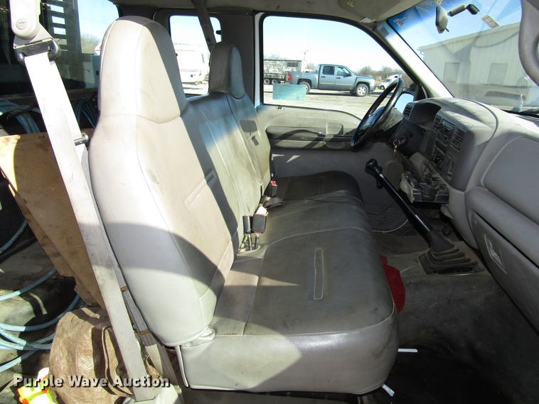 image for item DH8332 1999 Ford F250 Super Duty SuperCab utility bed pickup truck