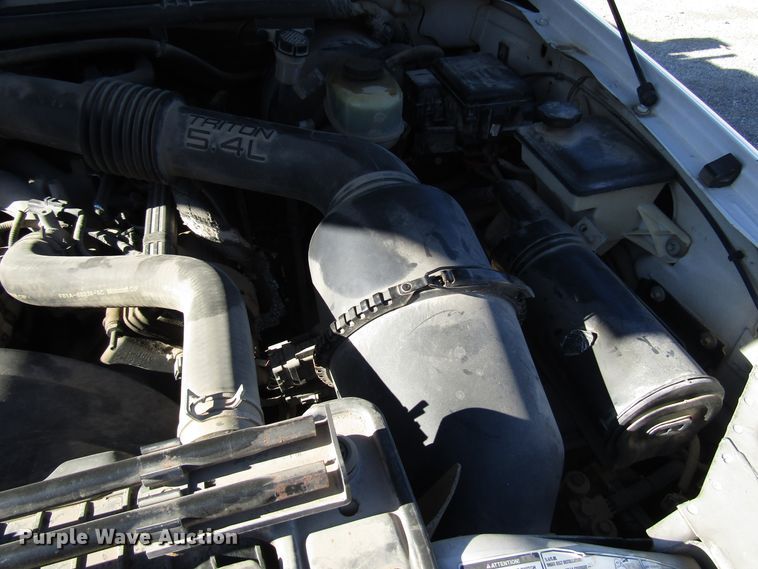 image for item DH8332 1999 Ford F250 Super Duty SuperCab utility bed pickup truck