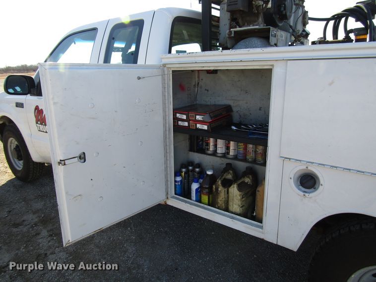 image for item DH8332 1999 Ford F250 Super Duty SuperCab utility bed pickup truck