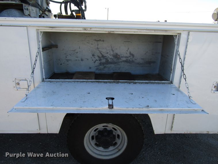 image for item DH8332 1999 Ford F250 Super Duty SuperCab utility bed pickup truck