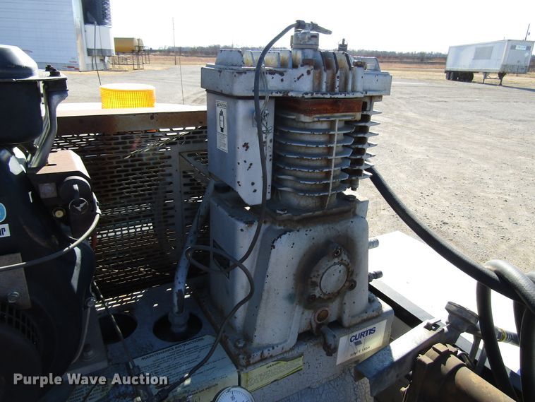 image for item DH8332 1999 Ford F250 Super Duty SuperCab utility bed pickup truck