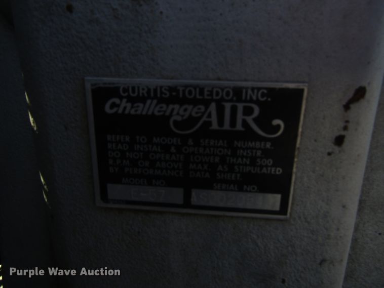 image for item DH8332 1999 Ford F250 Super Duty SuperCab utility bed pickup truck