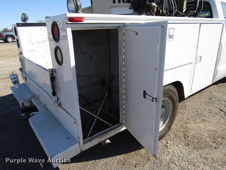 image for item DH8332 1999 Ford F250 Super Duty SuperCab utility bed pickup truck