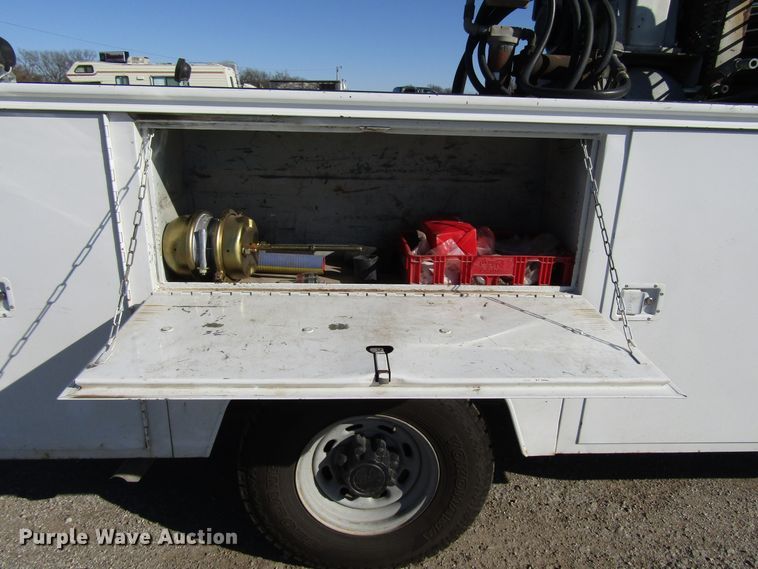 image for item DH8332 1999 Ford F250 Super Duty SuperCab utility bed pickup truck