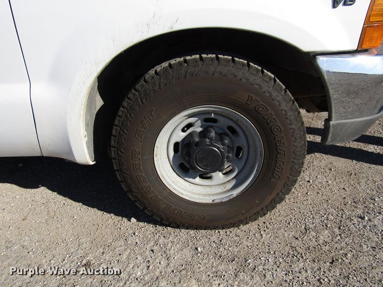 image for item DH8332 1999 Ford F250 Super Duty SuperCab utility bed pickup truck