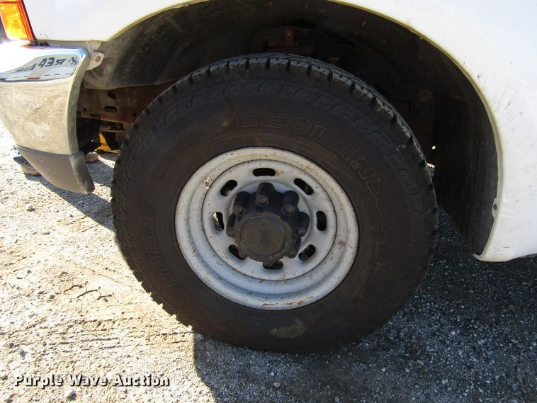 image for item DH8332 1999 Ford F250 Super Duty SuperCab utility bed pickup truck