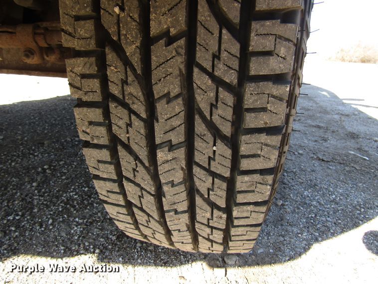 image for item DH8332 1999 Ford F250 Super Duty SuperCab utility bed pickup truck