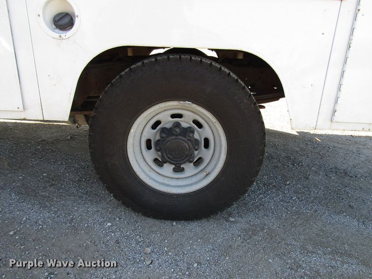 image for item DH8332 1999 Ford F250 Super Duty SuperCab utility bed pickup truck