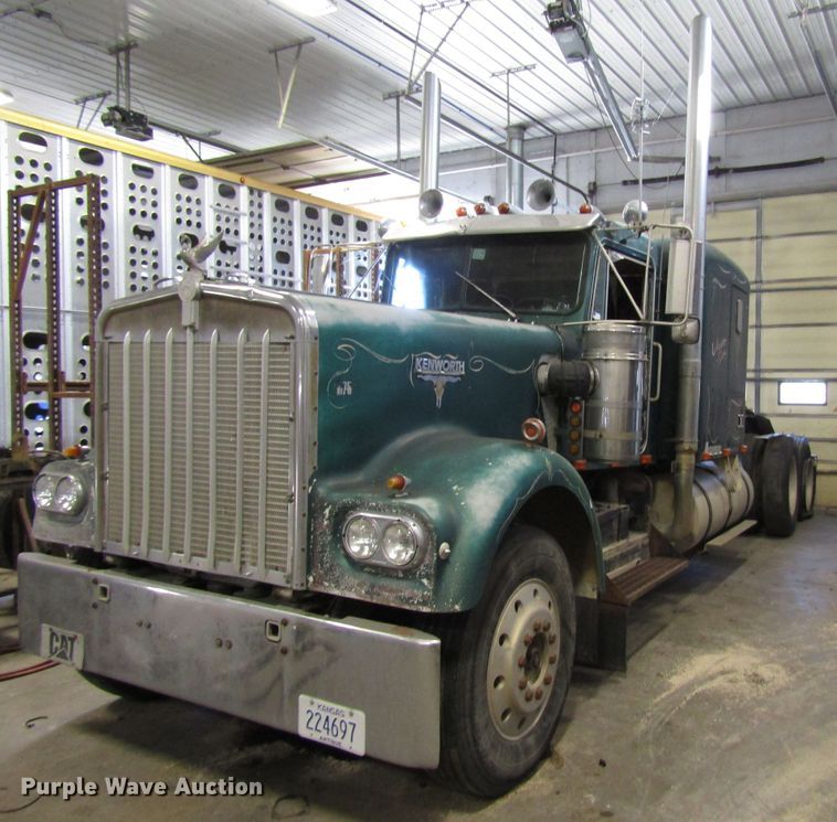 image for item DH8334 1975 Kenworth semi truck