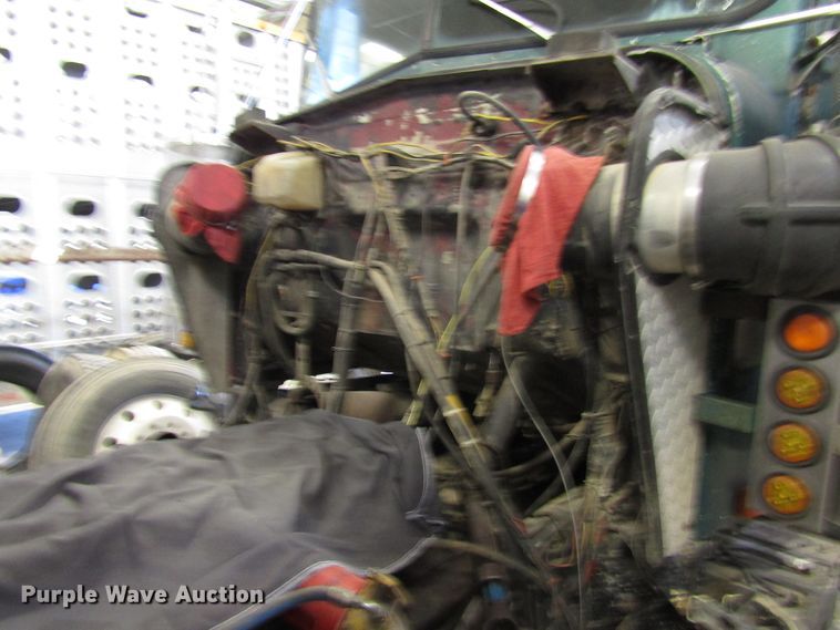 image for item DH8334 1975 Kenworth semi truck