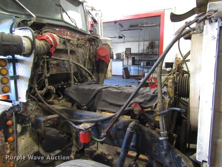 image for item DH8334 1975 Kenworth semi truck