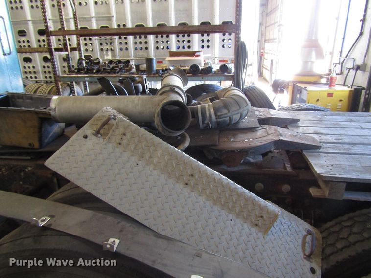 image for item DH8334 1975 Kenworth semi truck