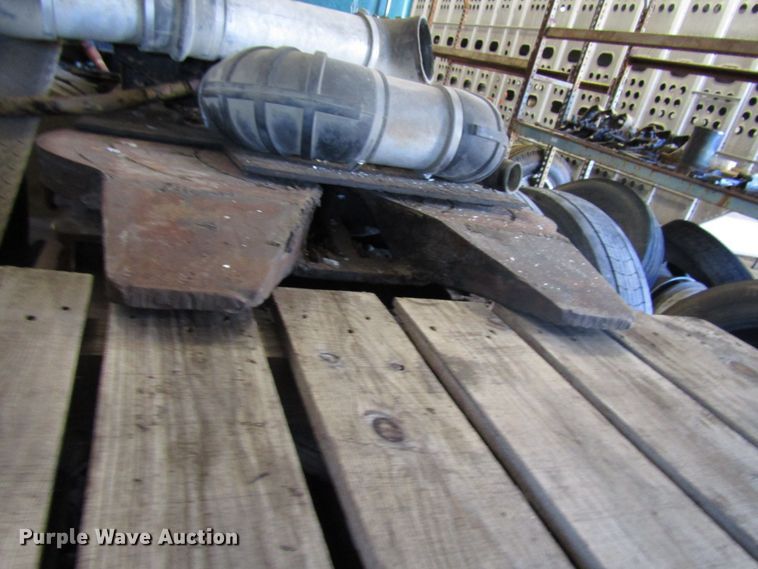 image for item DH8334 1975 Kenworth semi truck