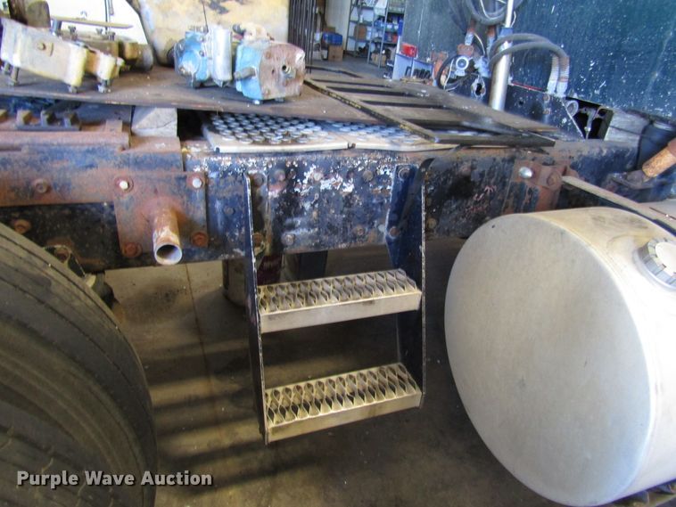 image for item DH8334 1975 Kenworth semi truck